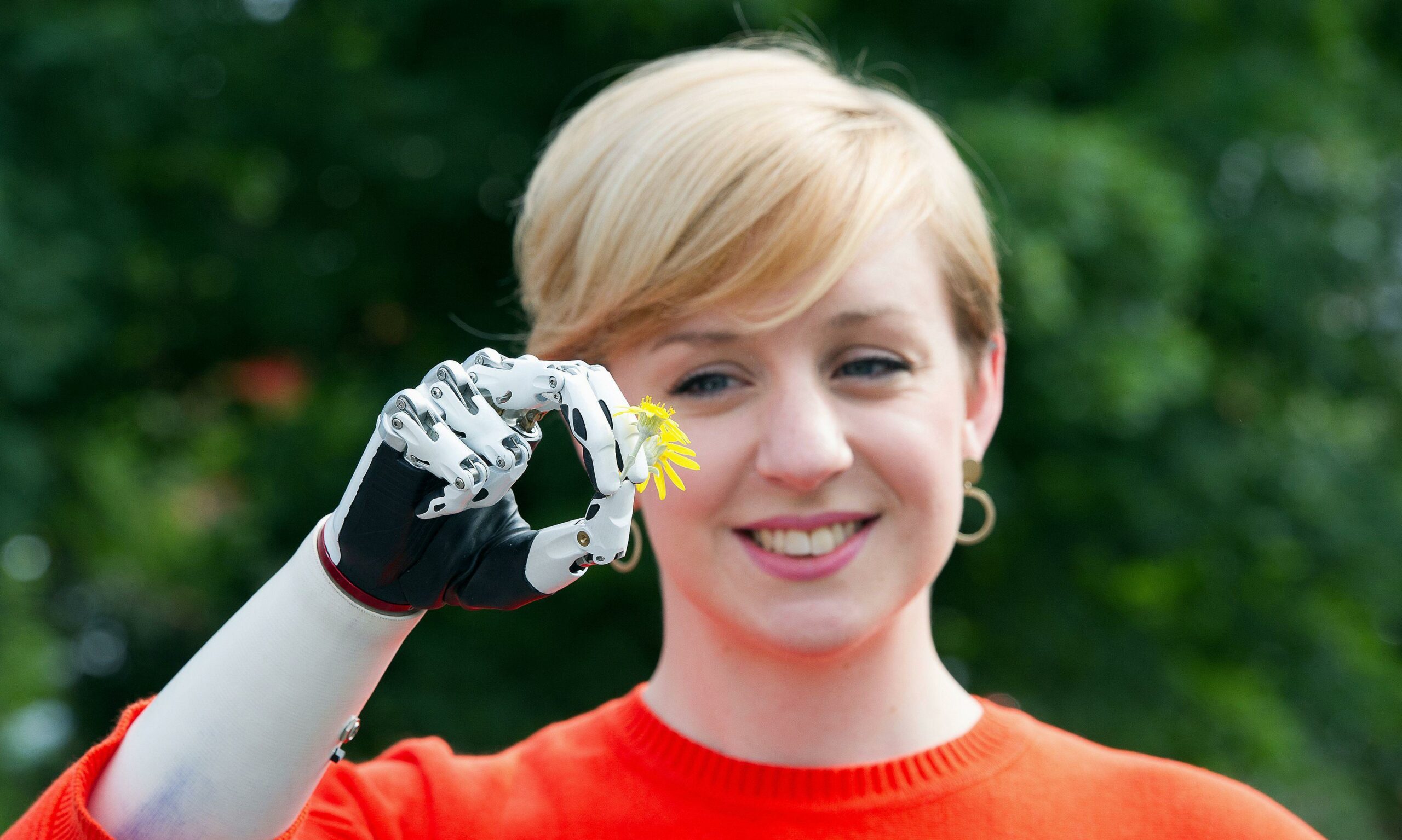 “Lifelike” bionic hand for women and teenagers