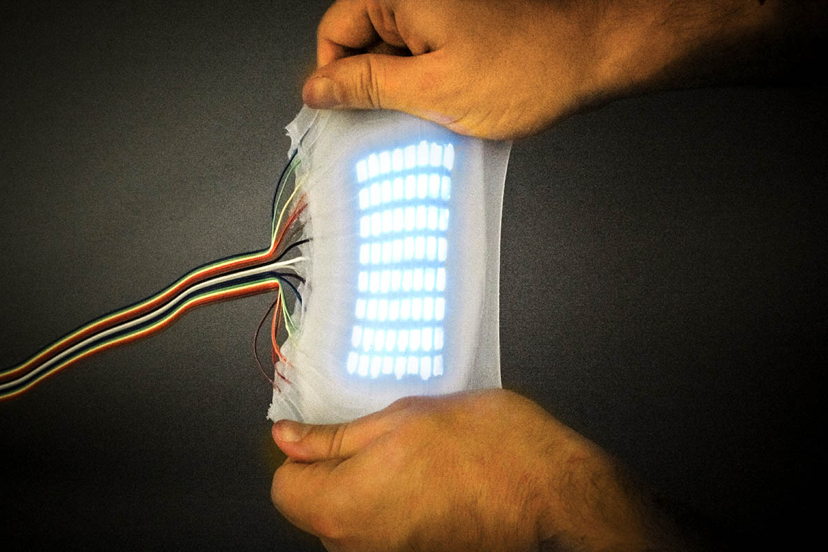 Stretchable robot “skin” can display health data