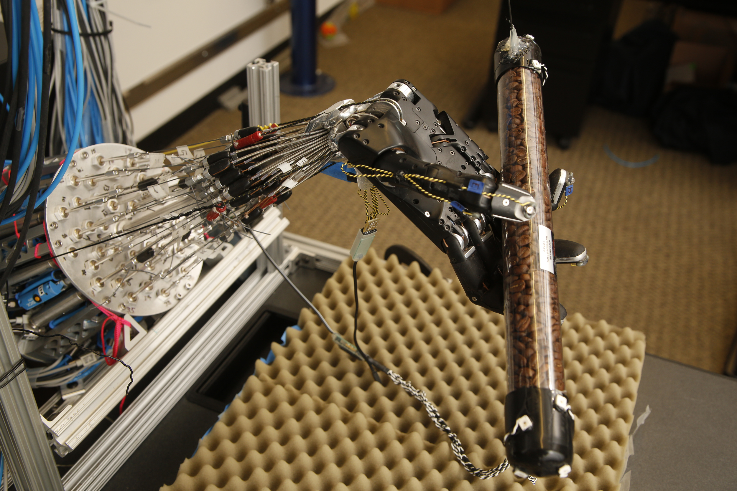 Machine learning model enables robotic hand to learn autonomously