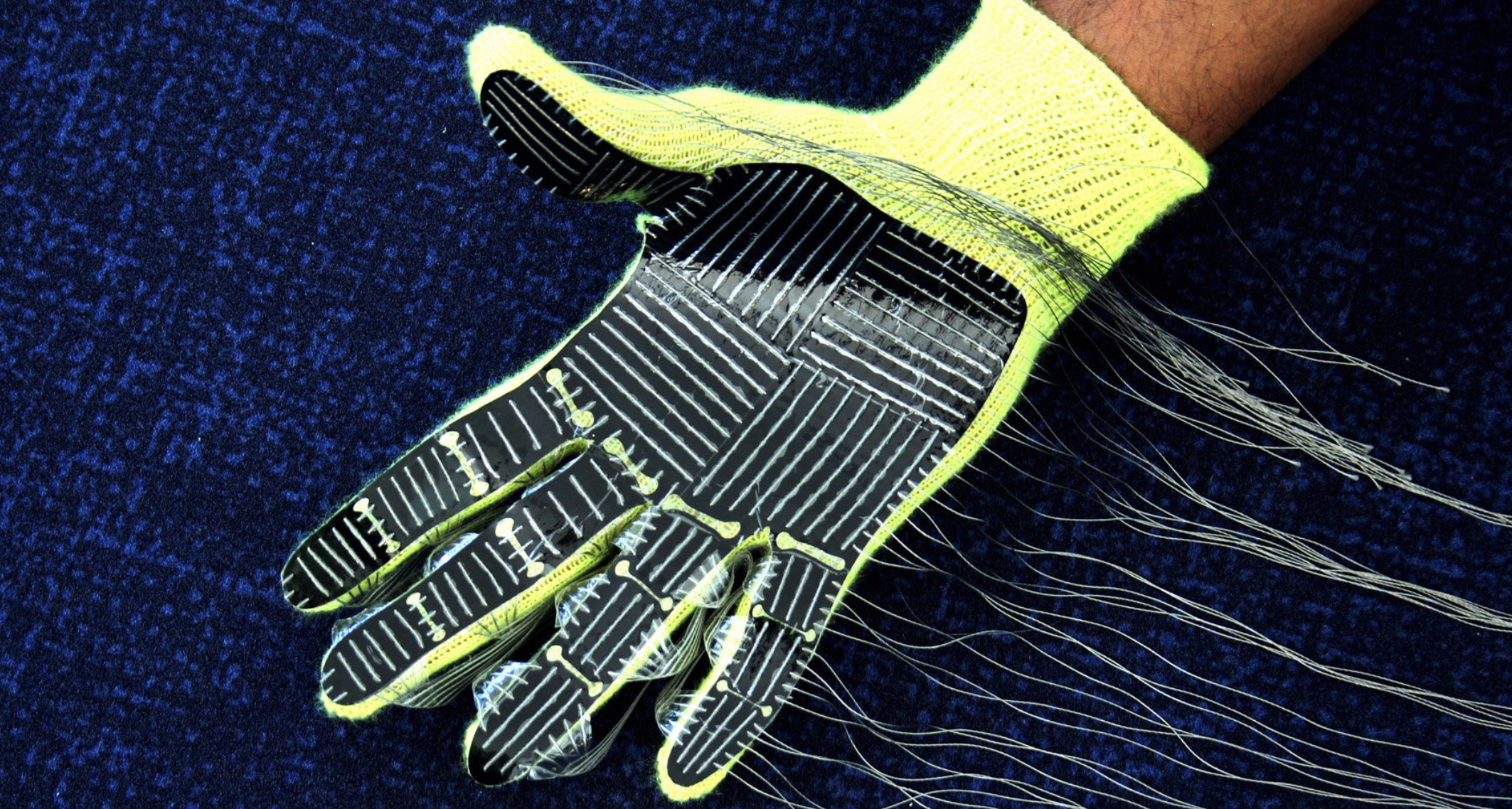 Sensor glove identifies objects
