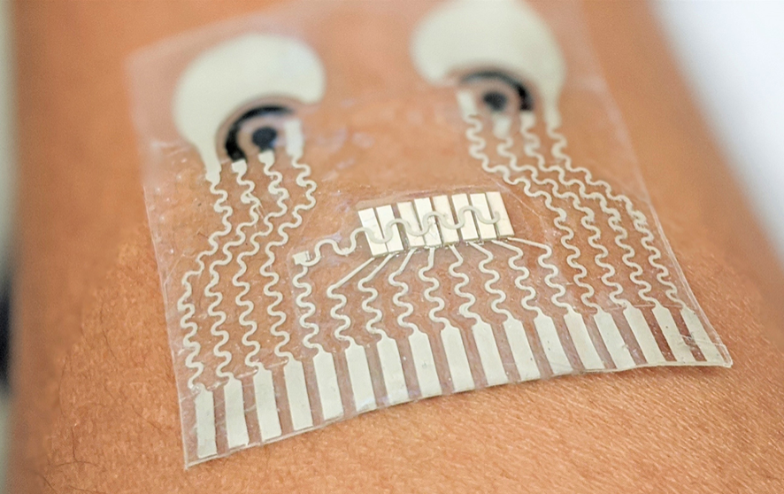 Patch simultaneously monitors blood pressure, biochemical levels